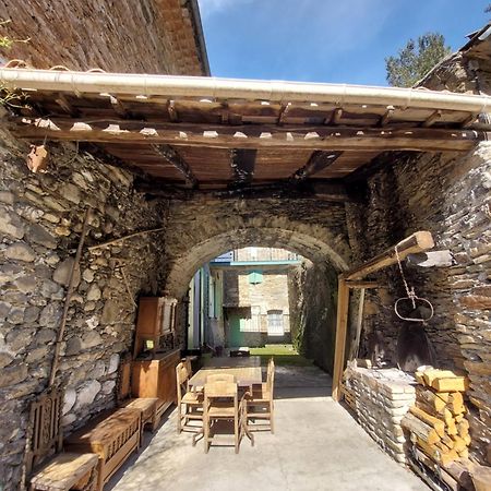 Gîte et jardin en bord de rivière Saumane Buitenkant foto